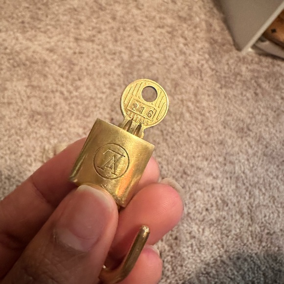 Louis Vuitton #216 - Picture 6 of 9